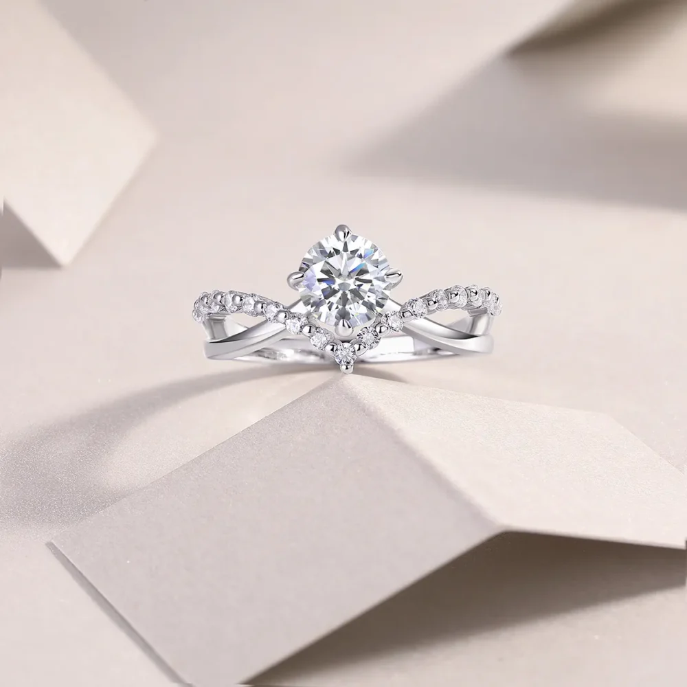 1ct Moissanite Twist Shank Round Cut Ring - Image 4