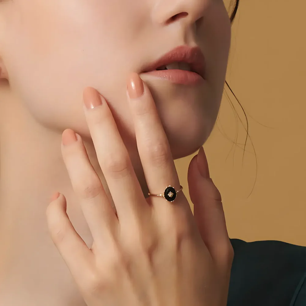 Vintage Oval Onyx Ring - Image 4