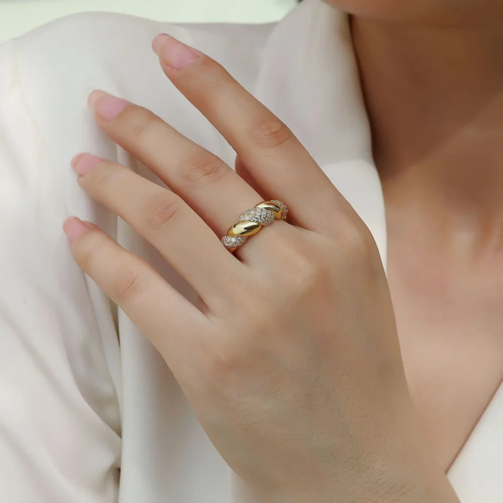 Pavé Moissanite Croissant Band Ring - Image 2